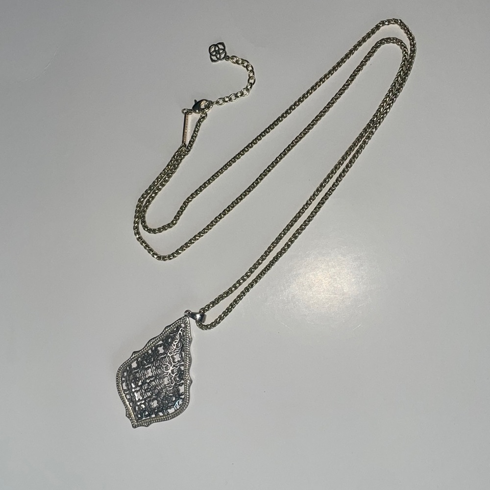 Kendra Scott 16 inch chain w/ pendant